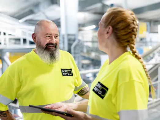 Prezero Mitarbeiter im Gespraech
