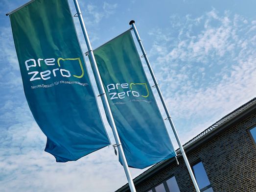 PreZero Flaggen Bürogebäude