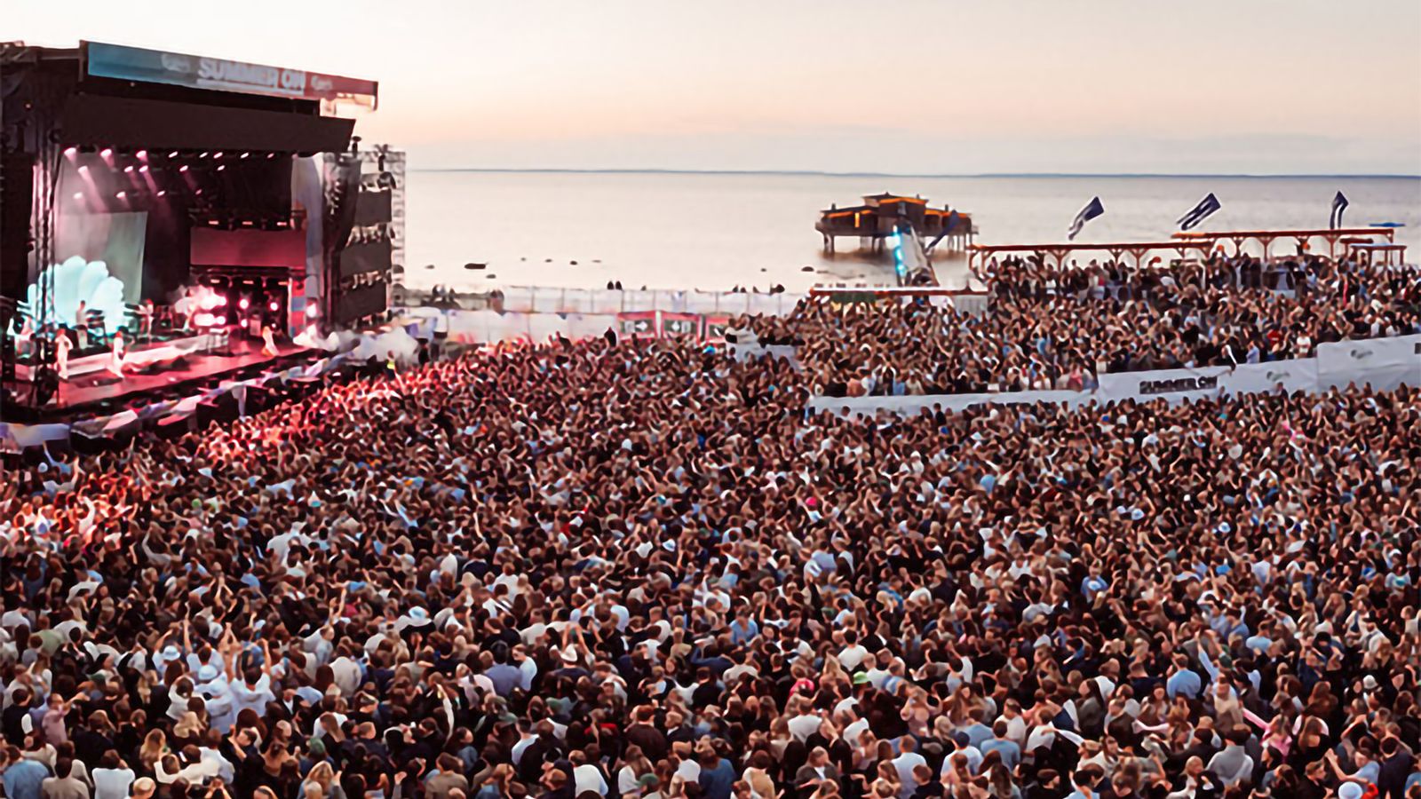 Publik framför scenen under SummerOn