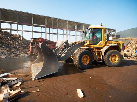 shovel met bouw- en sloopafval (bsa)