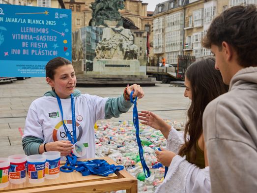 campaña menos plásticos más fiesta en Vitoria 4