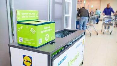 PreZero Batteriebox auf Wertstoffbox