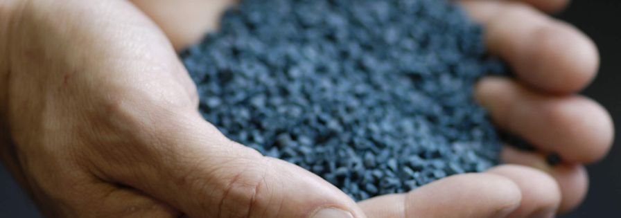 PreZero Polymers Granulat Hand