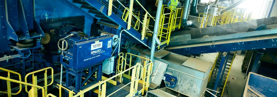 Overview of a sorting plant and in the background an employee