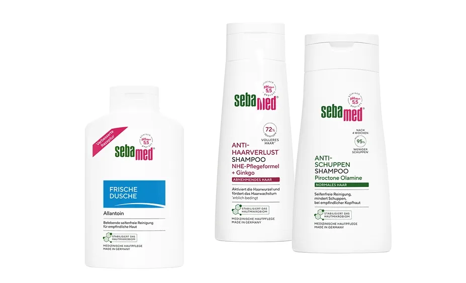Drei weiße Flaschen von Sebamed: Frische Dusche, Anti-Haarverlust- und Anti-Schuppen-Shampoo