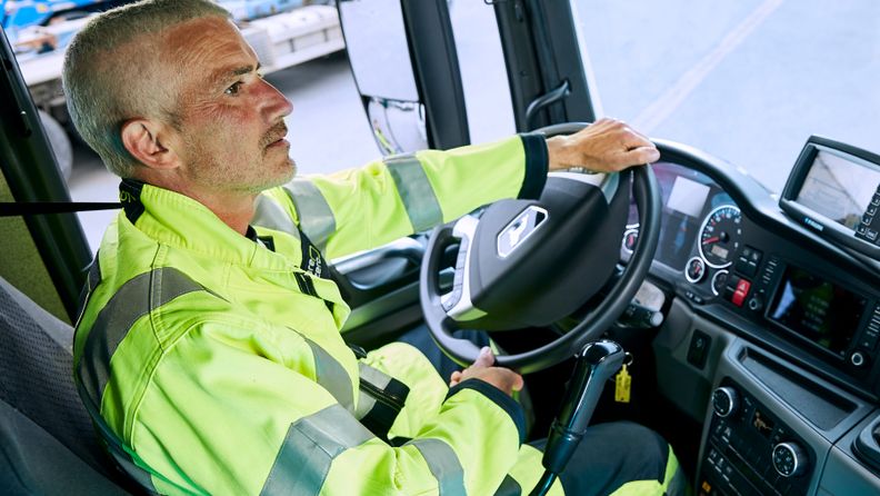 Fahrer am Lenkrad