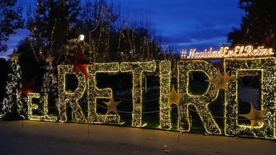 Retiro decoración navideña noche
