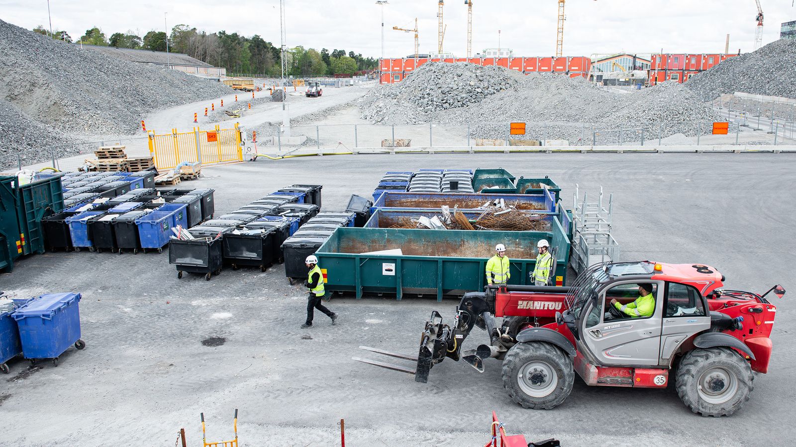 Överblick över hubben med containrar och kärl