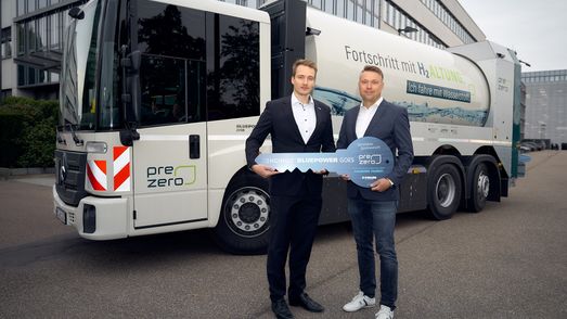 Wasserstof LKW Mit Schlüsselübergabe im Vordergrund
