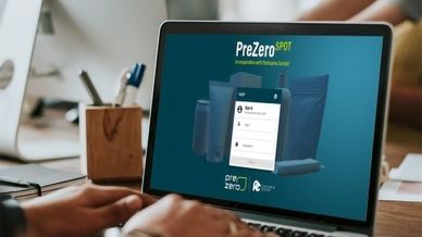 Person framför datorskärm som visar PreZero SPOT