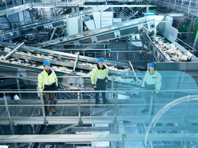 Mitarbeitende Sortieranlage Arbeitsschutz
