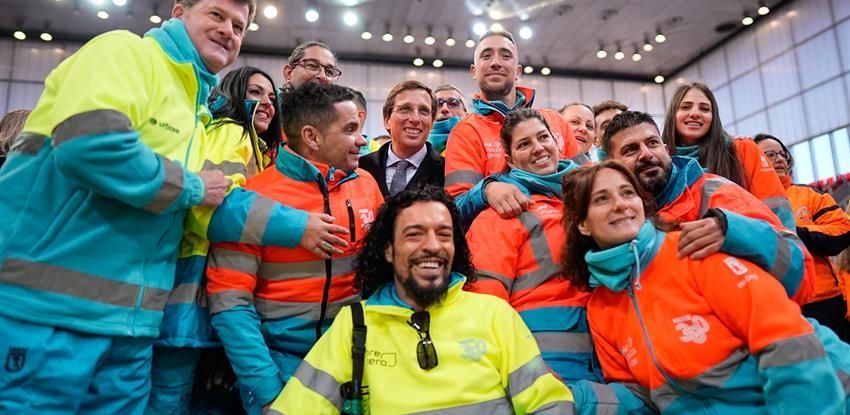 El Ayuntamiento de Madrid reconoce a los servicios de limpieza y recogida por su ayuda y solidaridad tras la DANA