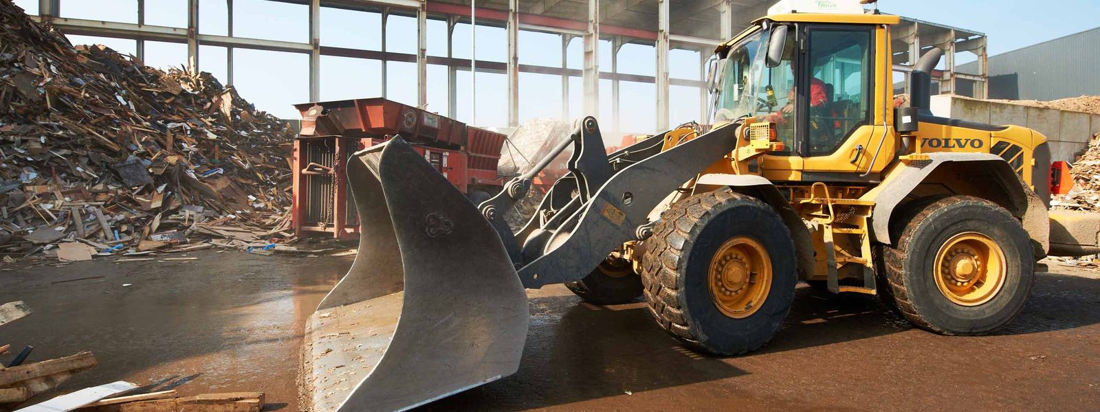 Shovel met bouw- en sloopafval (bsa)