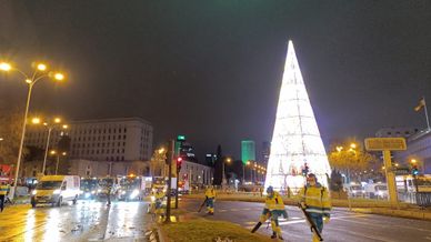 Navidad en el Distrito Centro: Un despliegue de excelencia técnica en la limpieza viaria