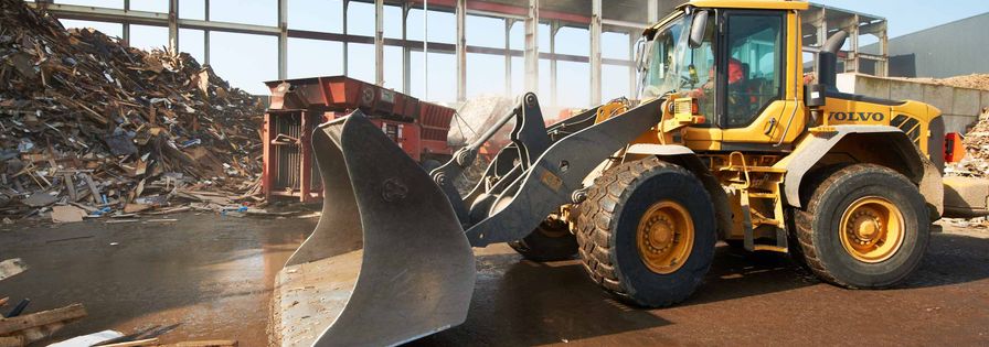 Shovel met bouw- en sloopafval (bsa)