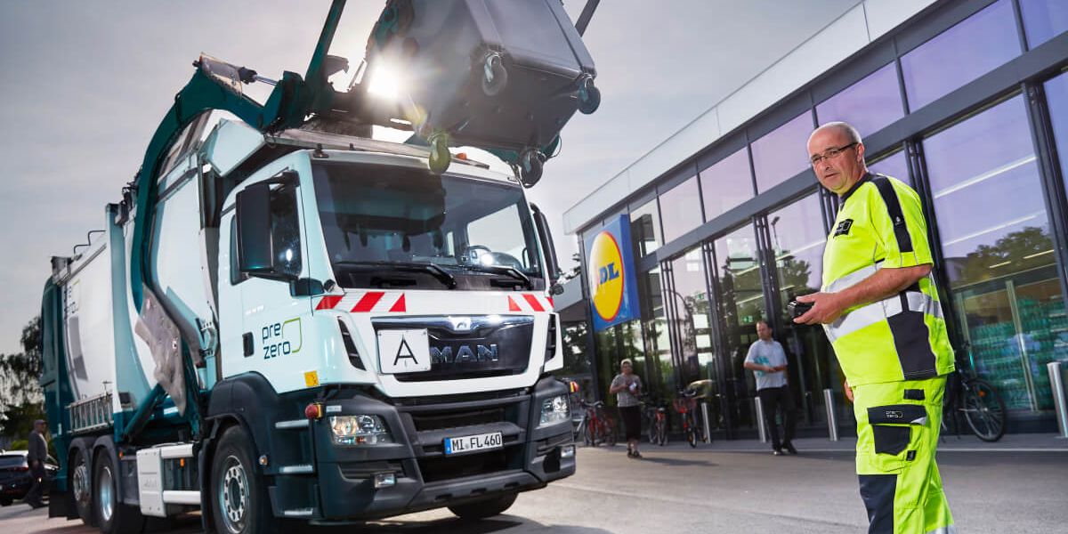 Entsorgung LKW Container kippen Lidl Filiale Mitarbeiter