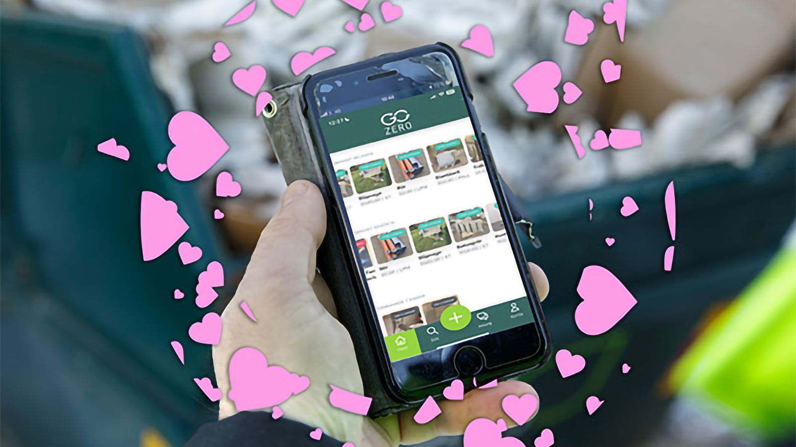 Hand som håller mobil med skärmbild från GoZero-appen. Rosa hjärtan cirkulerar runt mobilen.