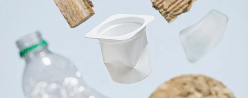 [KI-generiert] Circular Materials plastic PET bottle paper wood glass yoghurt cup