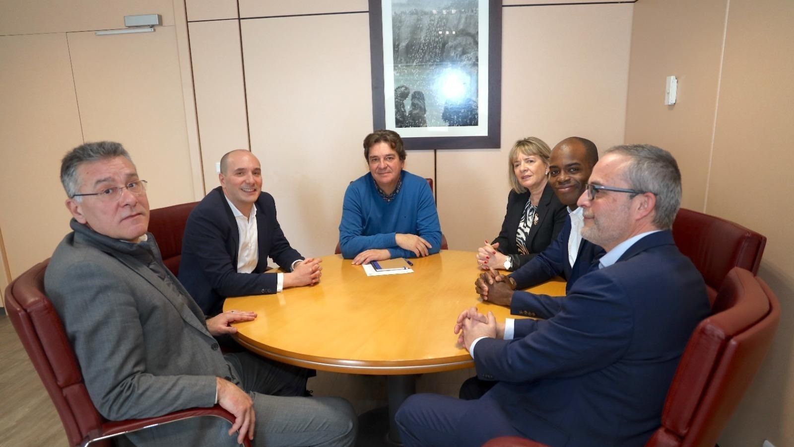 Firma convenio Escuela de Oficios de Fuenlabrada
