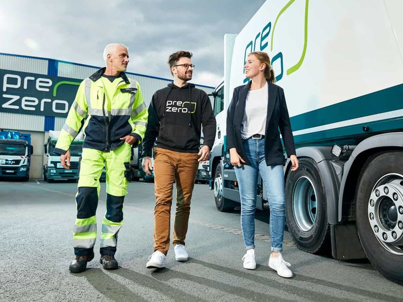 Mitarbeiter Trio Wertstoffhof LKW Logo