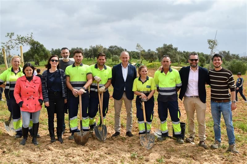 Autoridades reforestación Zaudín