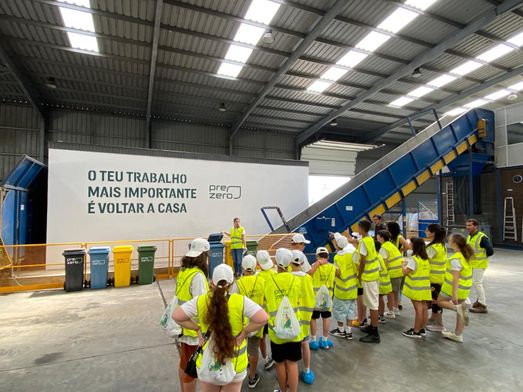 PreZero promove atividade de educação ambiental e vocacional em parceria com a Associação Bagos D’Ouro