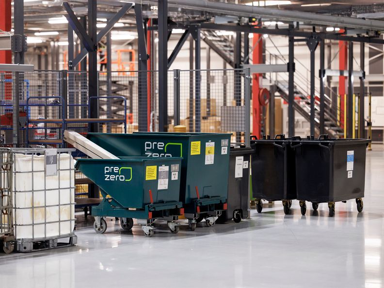Olika kärl och containrar i en verksamhet
