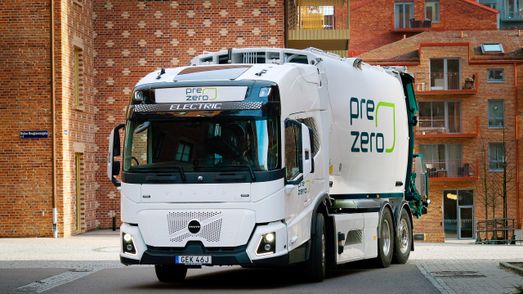 Eldriven PreZero-lastbil i stadsmiljö