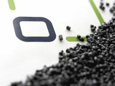 PreZero Logo Granulat dunkel weisser Hintergrund