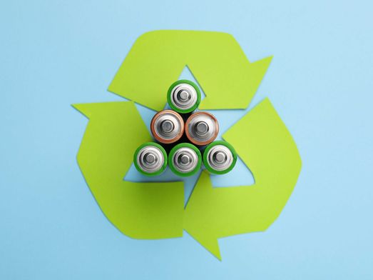 Batterien auf  Recyclingsymbol