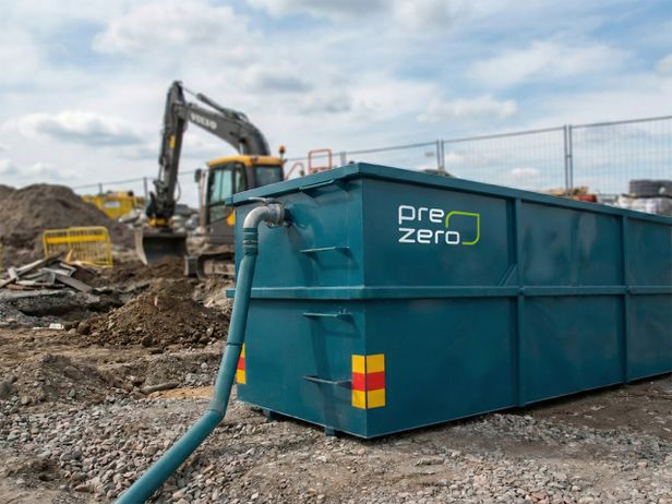 En sedimenteringscontainer från PreZero på en byggarbetsplats.