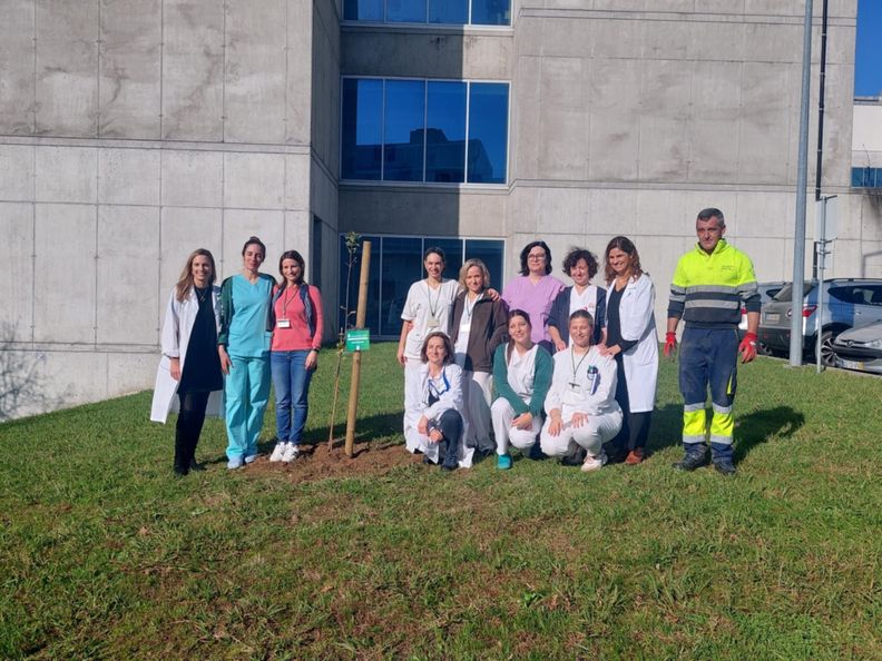 Plantação de árvores doadas pela PreZero ao Hospital de Braga