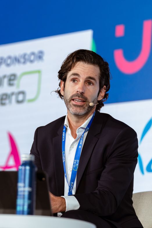 Azcona en Sun and Blue Congress