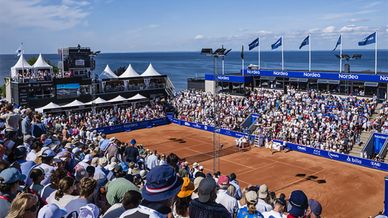 Publik som tittar på tennis under NordeaOpen