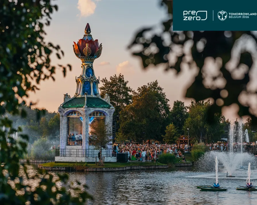 PreZero-Partnerschaft für Kreislaufwirtschaft und Nachhaltigkeit bei Tomorrowland Belgium 2026, Visualisierung der magischen Festival-Bühne am See