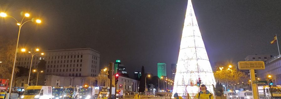 Navidad en el Distrito Centro: Un despliegue de excelencia técnica en la limpieza viaria
