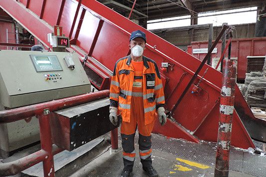 Mann operateur presse lamesch