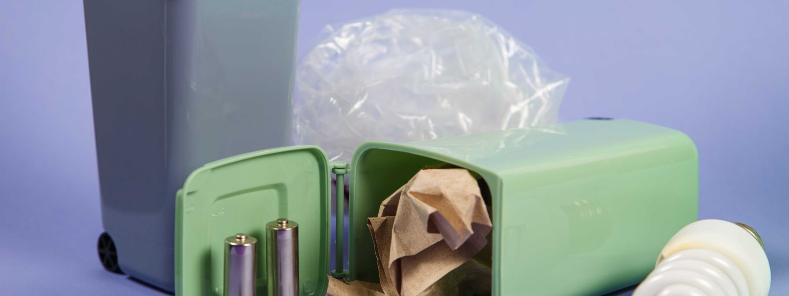 Verschiedene Verpackungen und Batterien