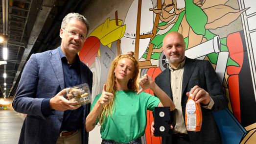 Dion van Steensel (directeur van HVC), Elize Been (binfluencer) en Boris van der Ham (voorzitter Vereniging Afvalbedrijven) trappen de campagne TrashTalks af