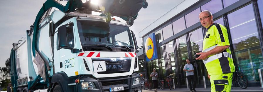 Entsorgung LKW Container kippen Lidl Filiale Mitarbeiter
