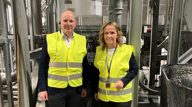 Dietmar Böhm, Vorstand PreZero Dual, Intragroup Services & New Business PreZero International mit Steffi Lemke, Bundesumweltministerin am PreZero Standort in Grünstadt. 4x3