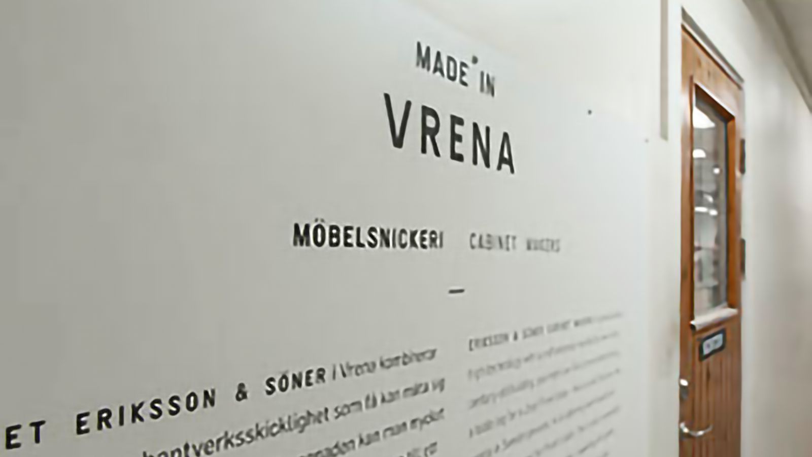 Text om rena snickeri på vägg i korridor