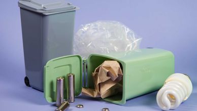 Verschiedene Verpackungen und Batterien