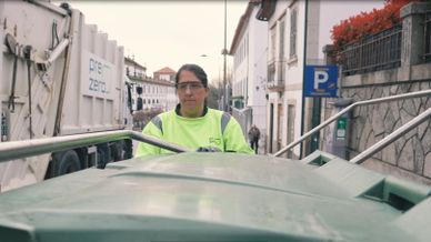 Cantoneira de recolha de resíduos da PreZero Portugal_Dia Internacional da Mulher 2024