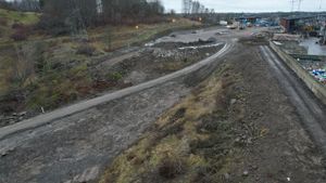 Vy över mark i Högdalen där utökning pågår