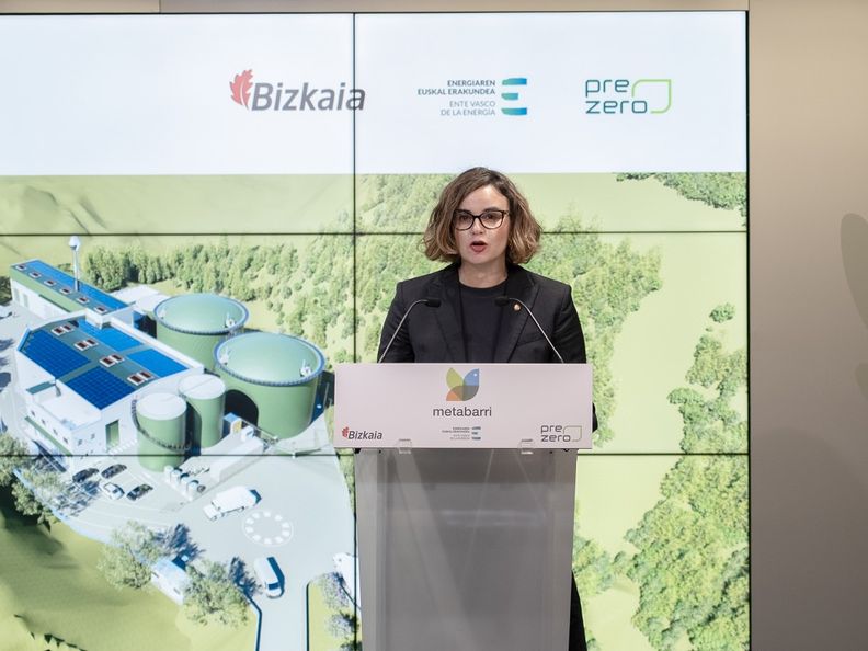la diputada general de bizkaia presenta la planta de metabarri