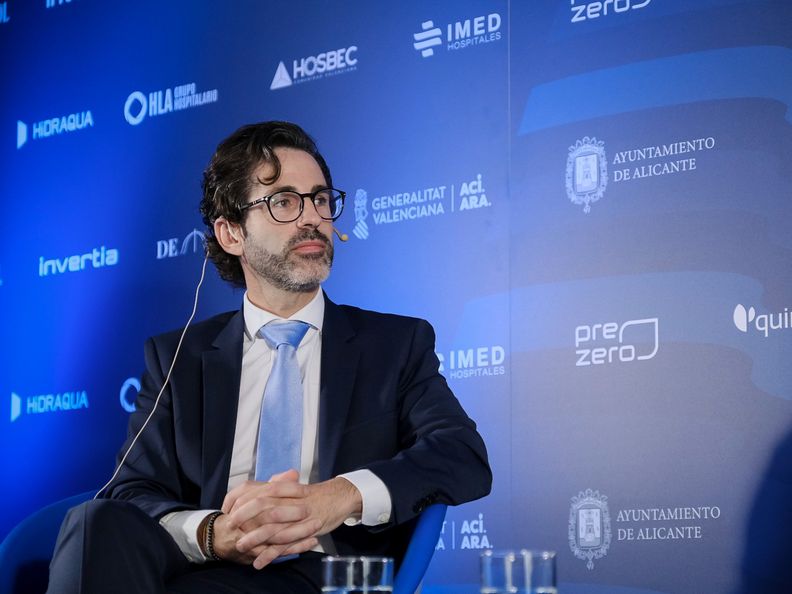 Eduardo Azcona en el V Foro económico de Alicante